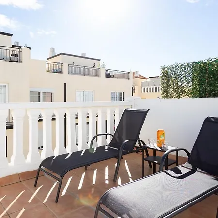 Charming Sunset Penthouse With Pool شقة